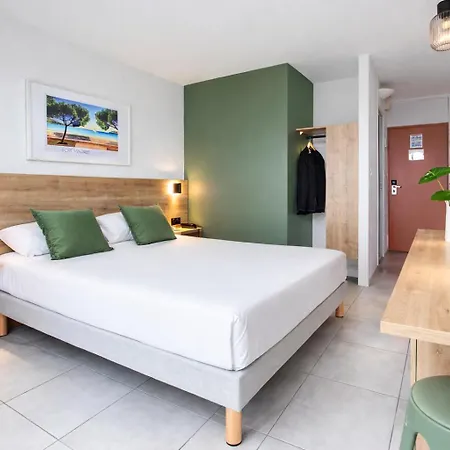 Centre Hotel 3*