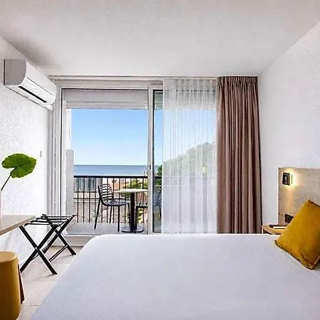 Centre Hotel 3*